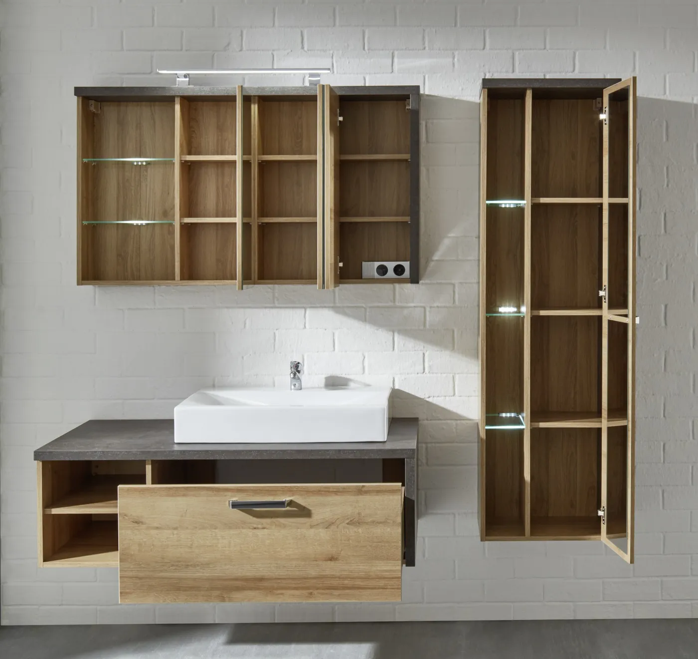 Badezimmer-Set Bay | inkl. Waschbecken | Eiche Honig / Beton | 4-teilig ohne Beleuchtung