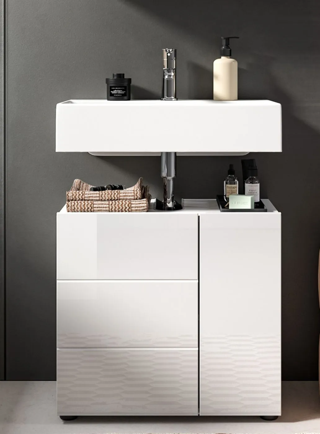 Badezimmer-Set Vira 1, 2-teilig, weiß Hochglanz, im Bad, Spiegelschrank über Waschtisch und Unterschrank – Ansicht 5