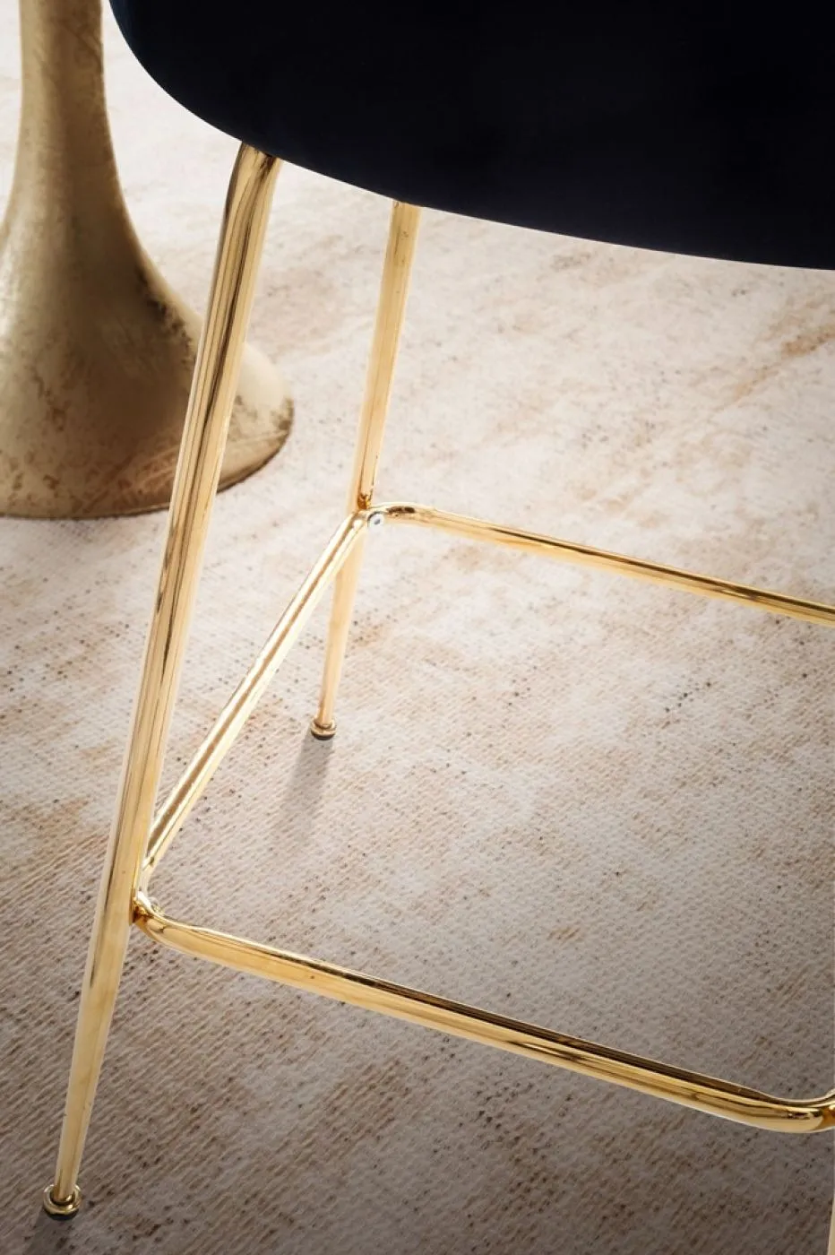 Barhocker 2er Set Diama | mit goldenen Beinen | samt | schwarz