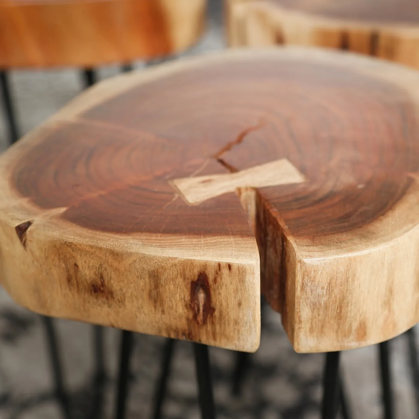 Beistelltisch Set Mor 2-teilig | Akazie massiv | 32x32 | Baumstamm