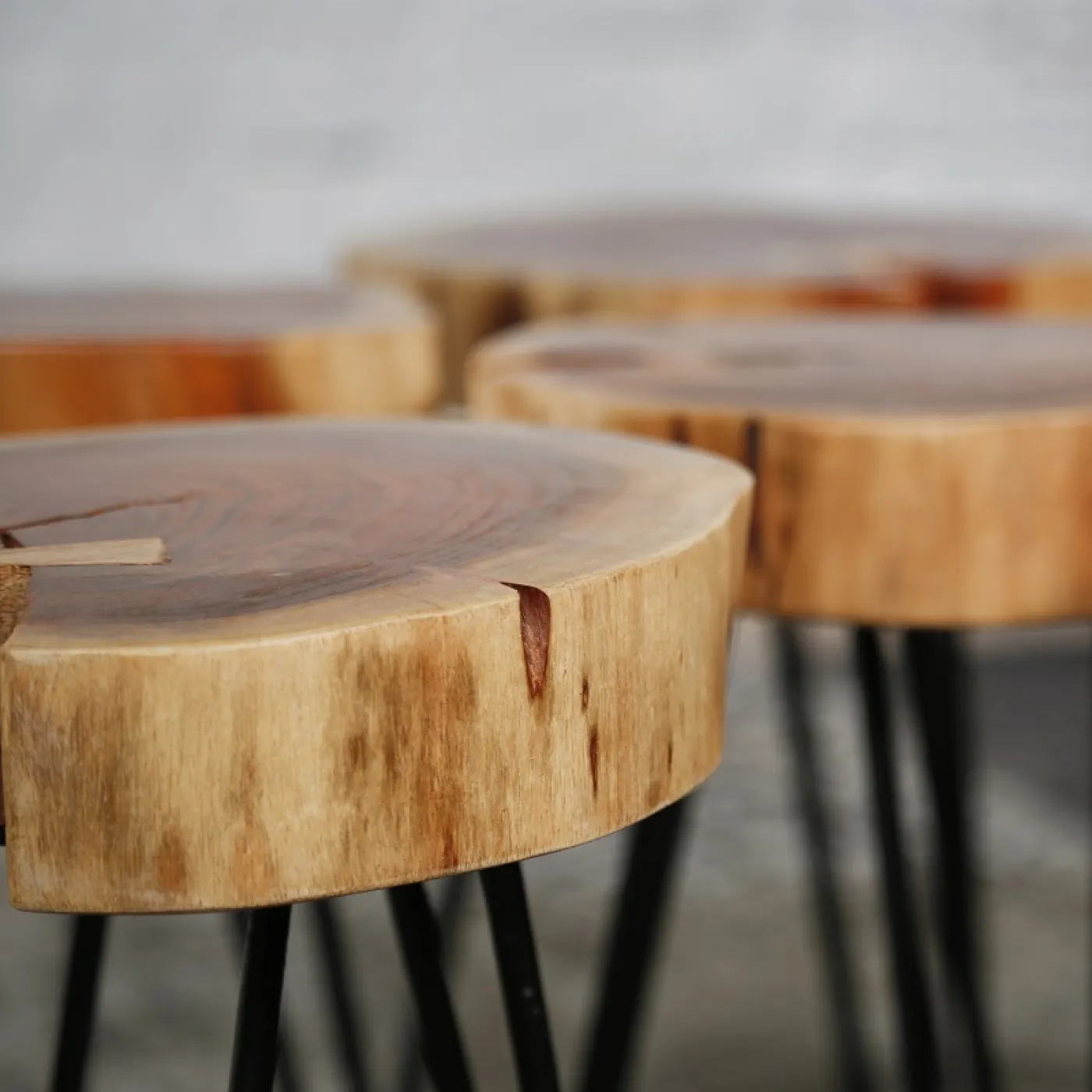 Beistelltisch Set Mor 2-teilig | Akazie massiv | 32x32 | Baumstamm