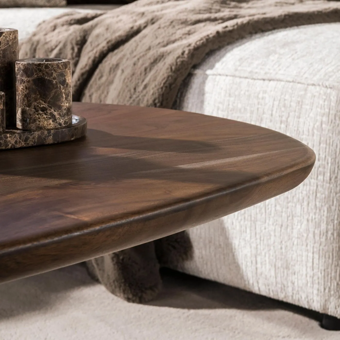 Couchtisch Gloria | 135cm | oval | Akazie massiv | braun
