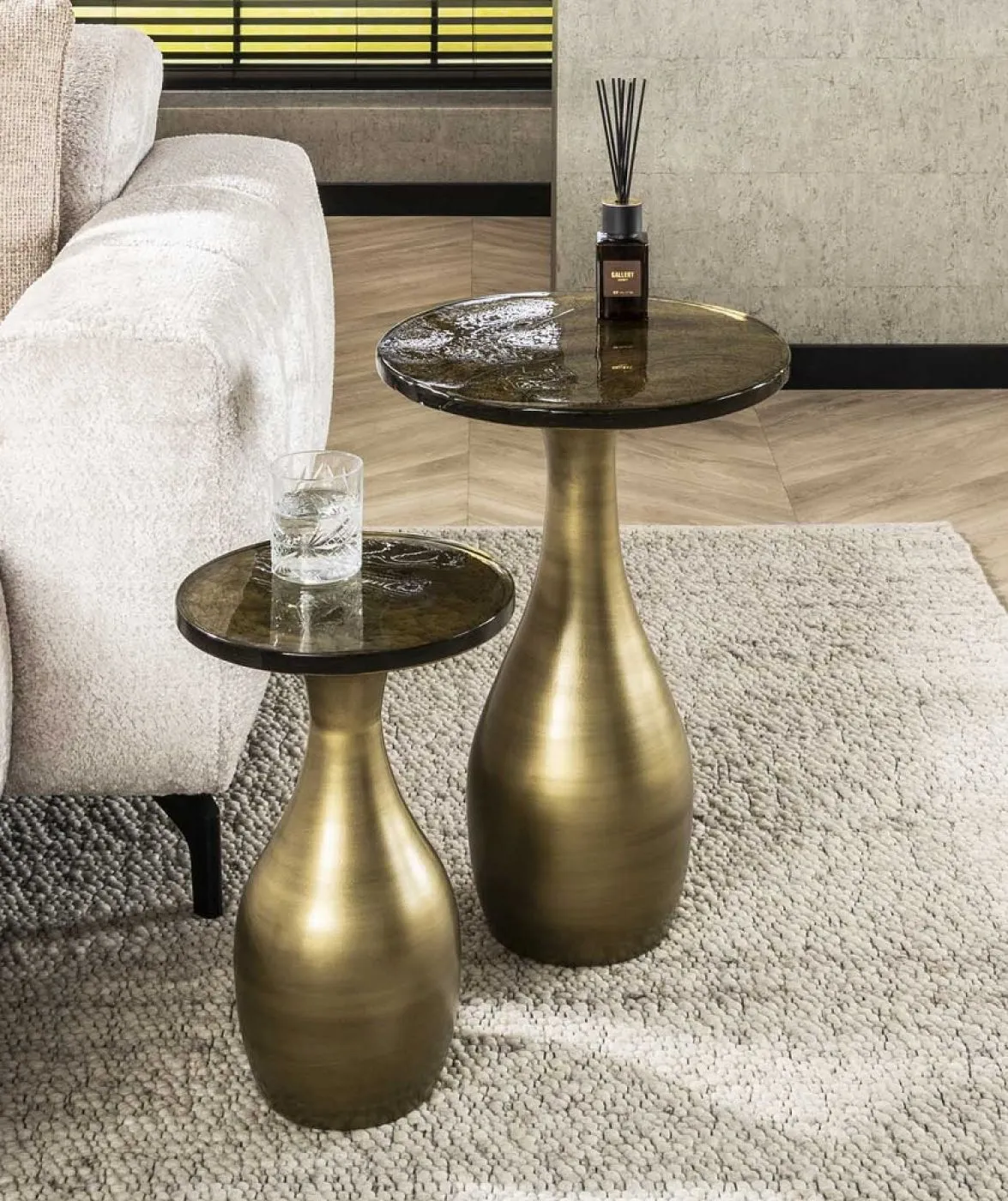 Couchtisch Mira | tropfenförmig | Glas | Antikgold