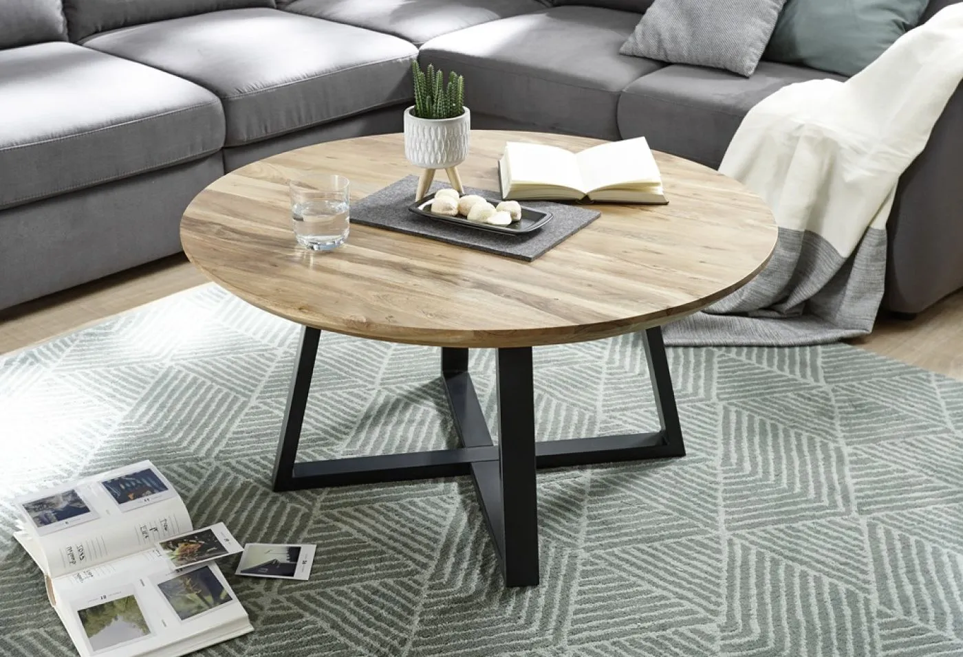 Couchtisch Safaga | rund | Akazie massiv | schwarz