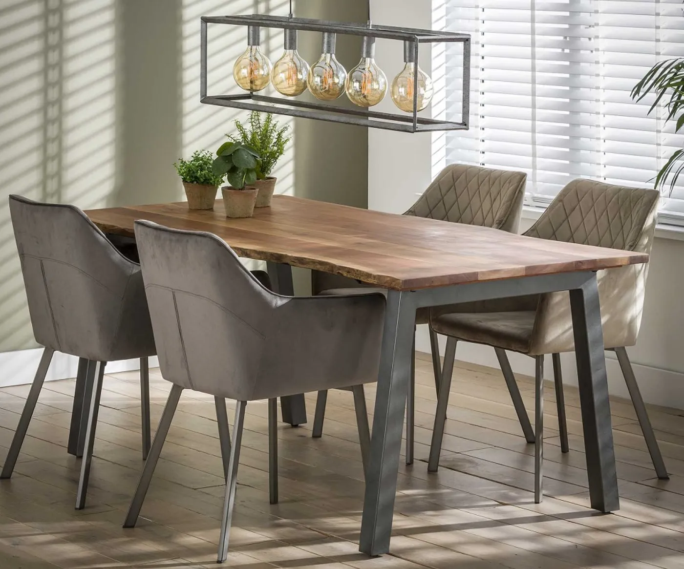 Esstisch Gistola | Akazie massiv | Baumstamm | 180x90