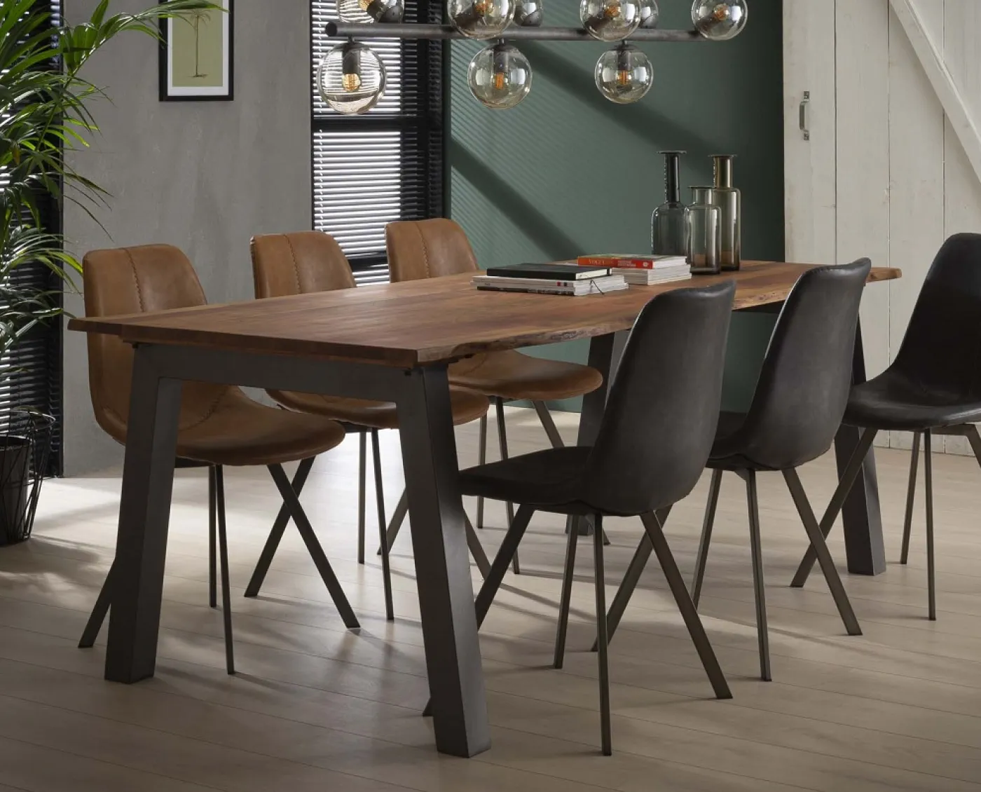 Esstisch Gistola | Akazie massiv | Baumstamm | 180x90