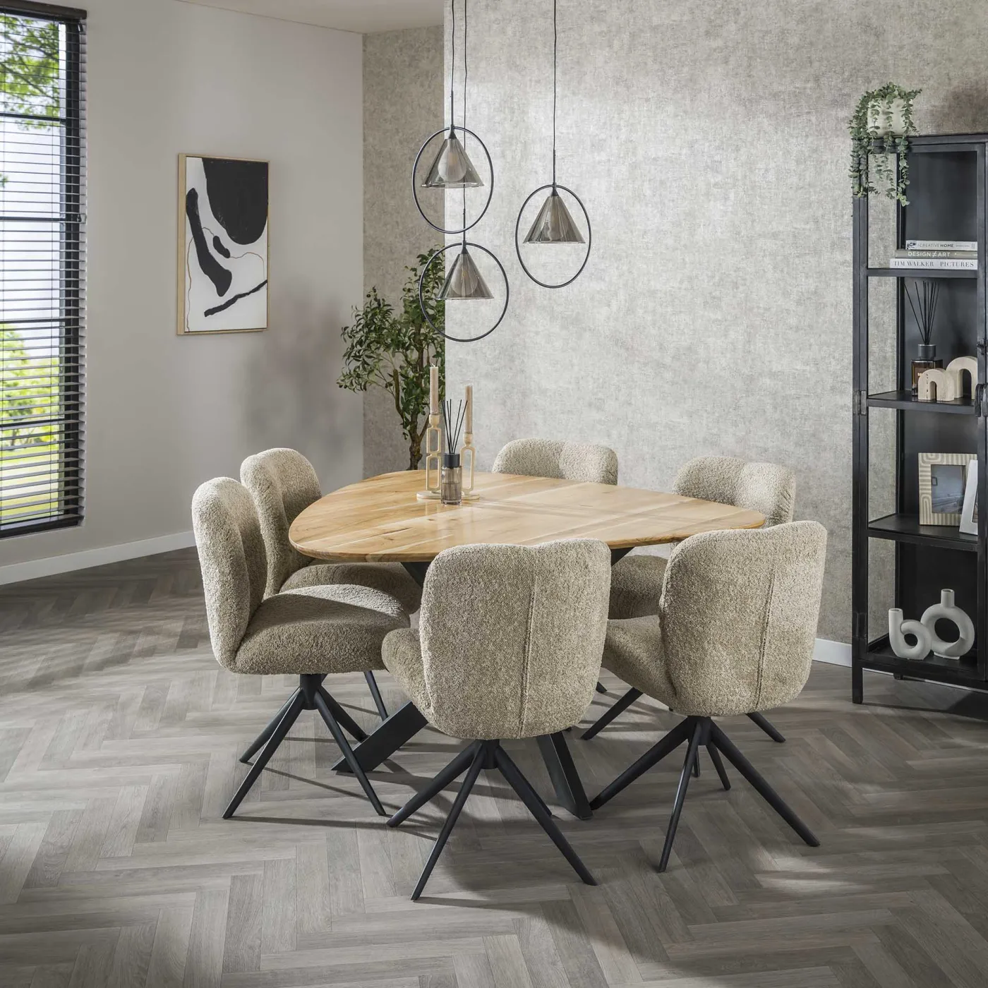 Esstisch Soso | Dreieck | 135 cm | Akazie massiv | Natur