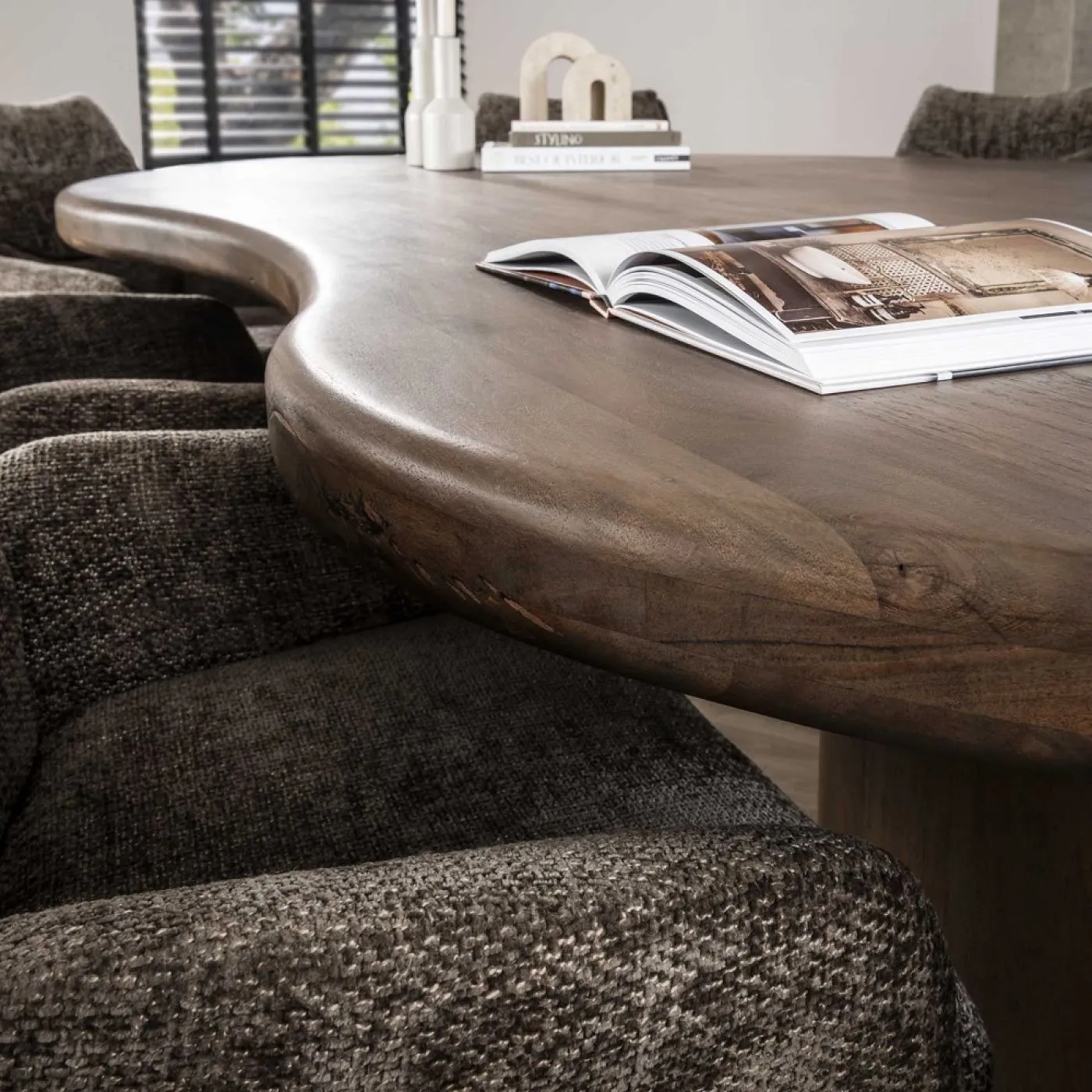 Esstisch Tabula | Nierenförmig | 245 cm | Akazie massiv | braun