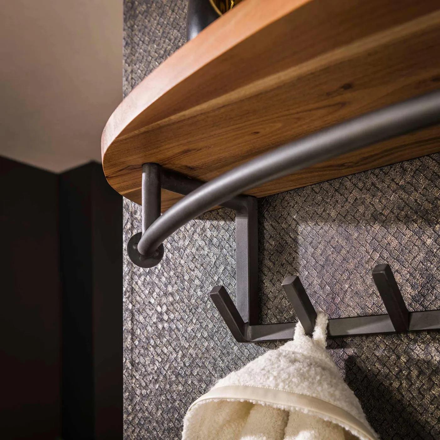 Garderobenpaneel Kiri 8 Haken | rund | Akazie massiv | natur