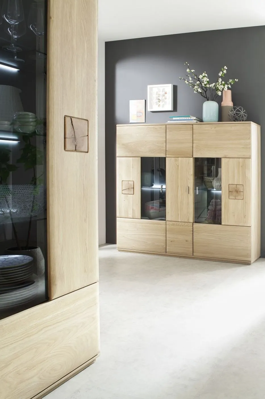 Highboard Bologna 3 | Eiche Bianco | mit LED Rückwandbeleuchtung