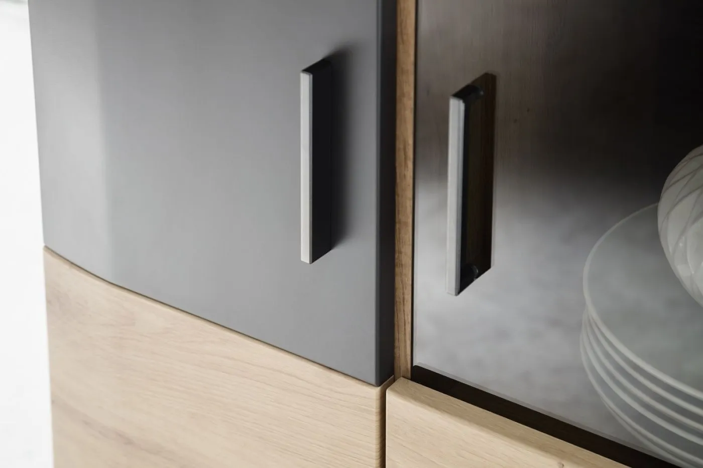 Highboard Cortona | Balkeneiche / anthrazit | mit 1er Set LED Rückwandbeleuchtung 45 cm