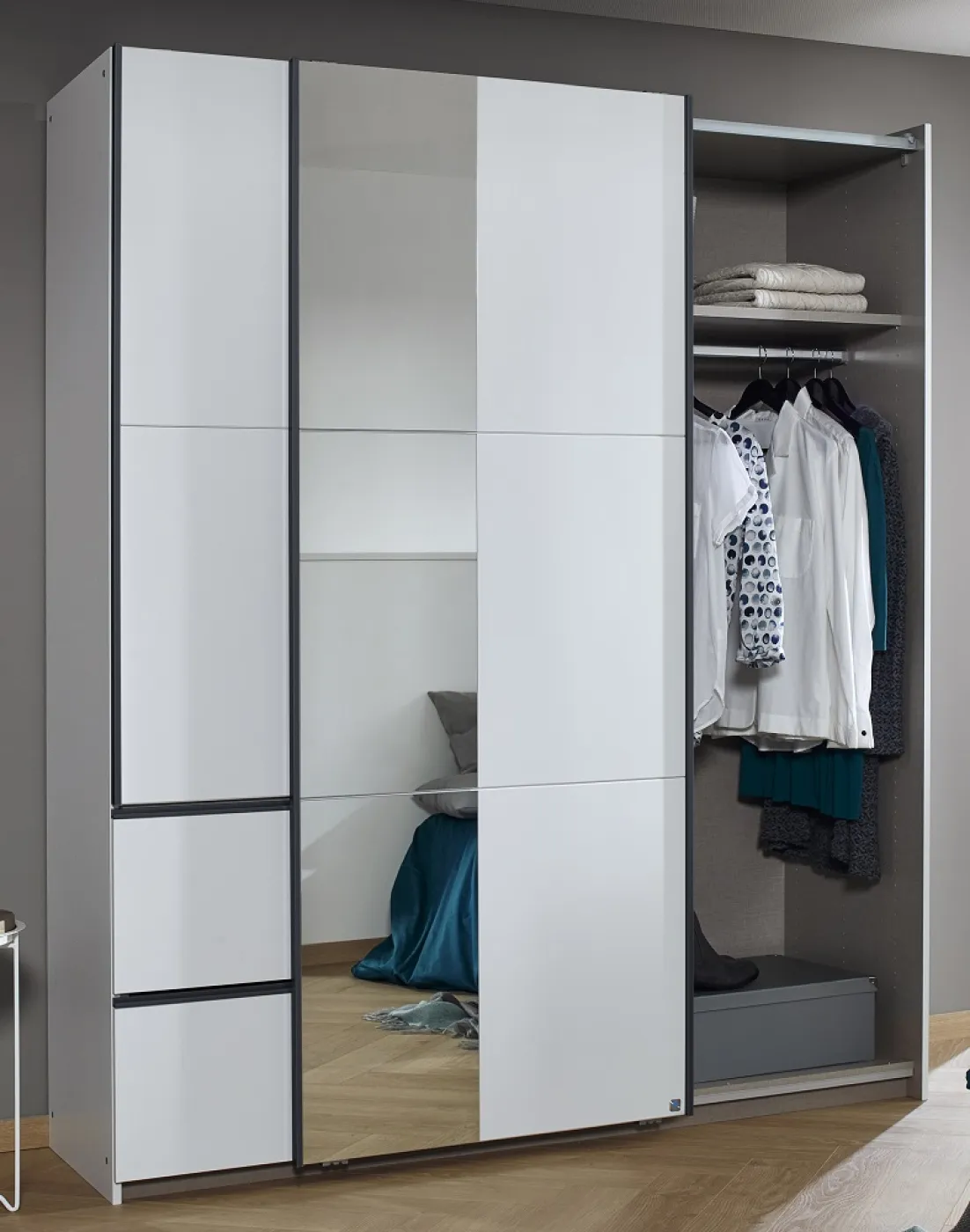 Kleiderschrank Schwebetürenschrank Sevilla mit Spiegel | 2-türig | Alpinweiß / grau metallic | 175 x 210 x 59 cm