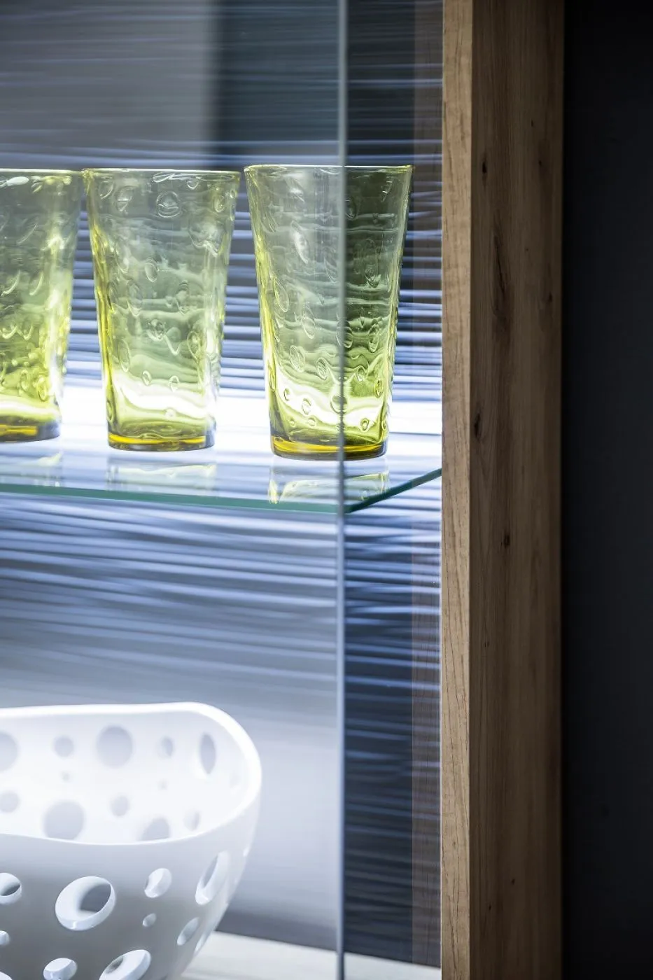 Kombi-Vitrine Cortona | Balkeneiche / anthrazit | LED Beleuchtung