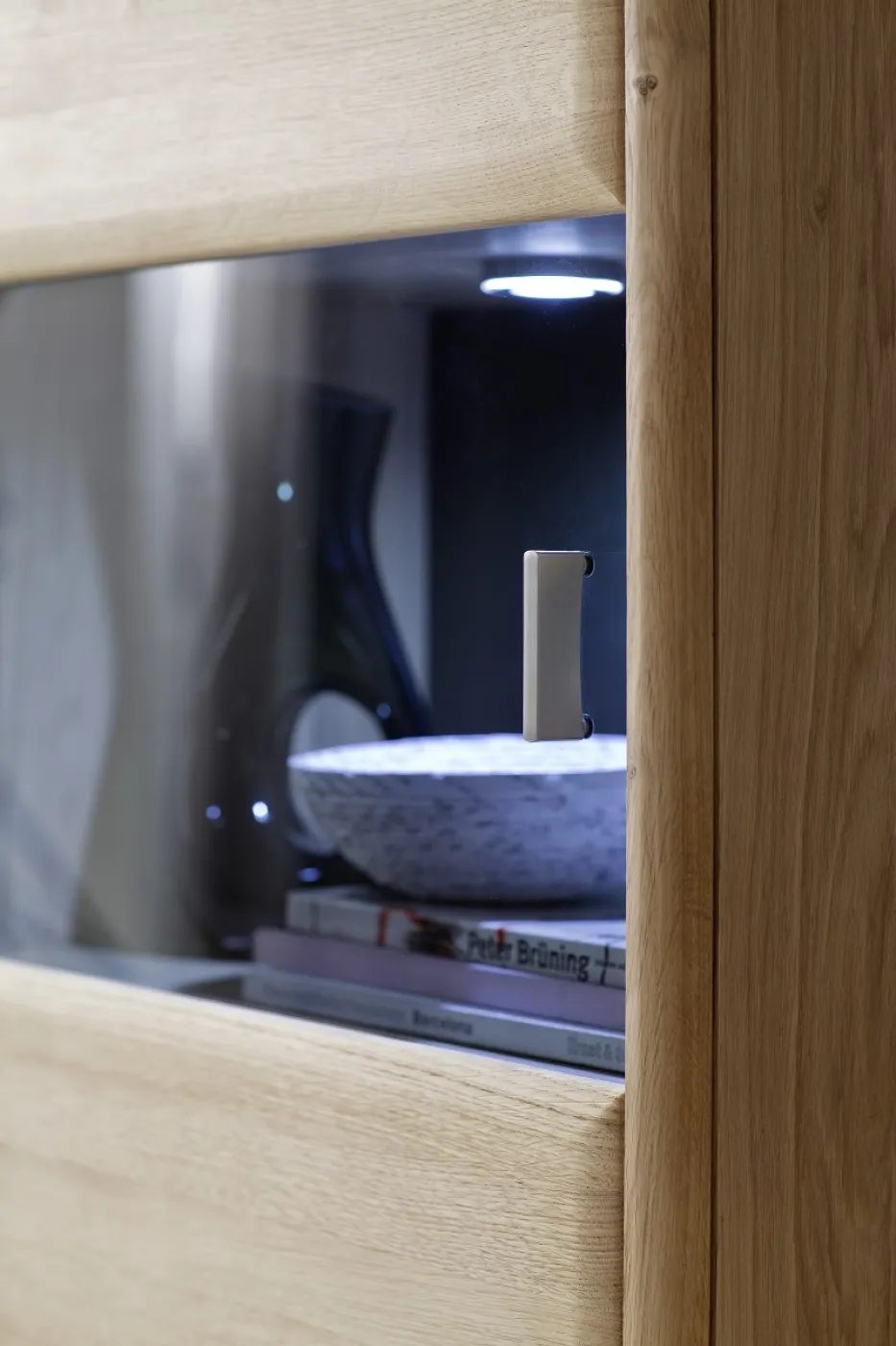 Kombi-Vitrine Tarragona | Eiche Bianco | mit 1er Set LED Unterbauspot