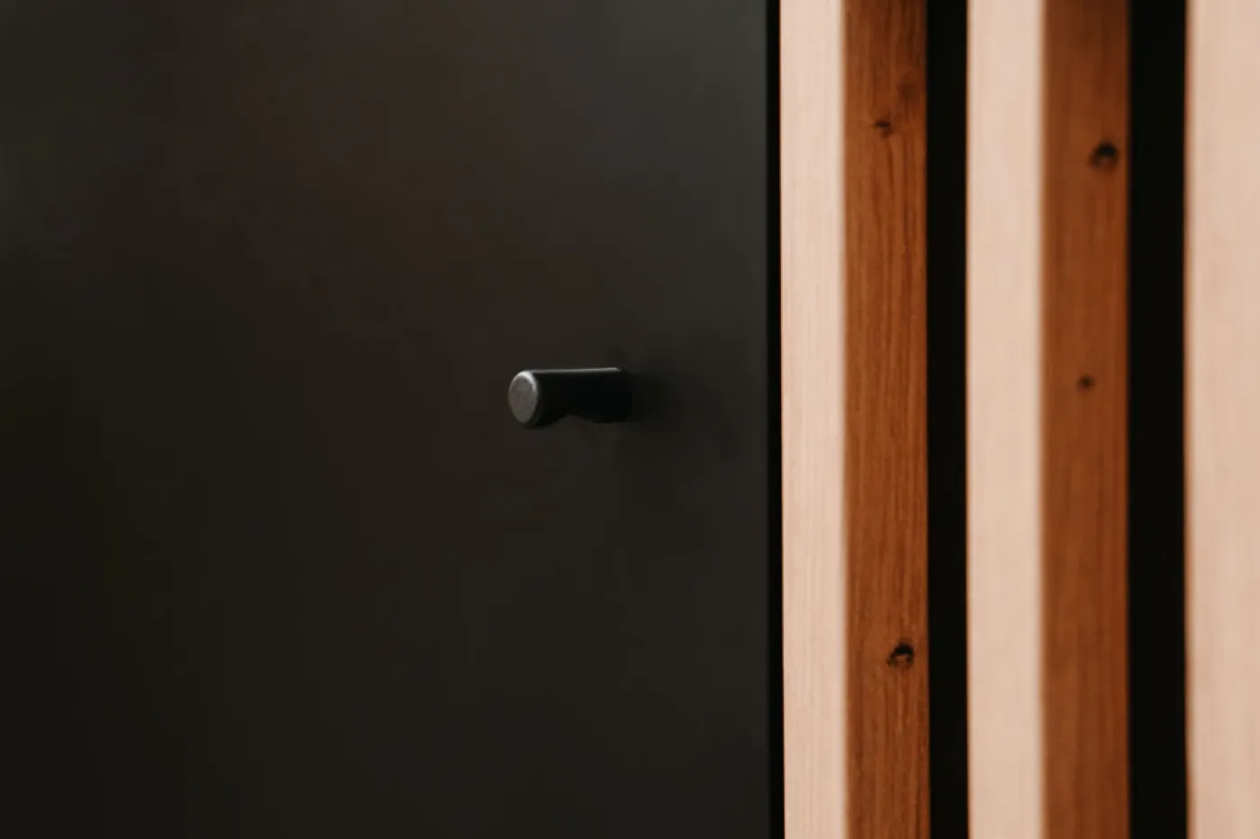 Kommode Monza | mit 3D-Lamellen | Artisan Oak / schwarz