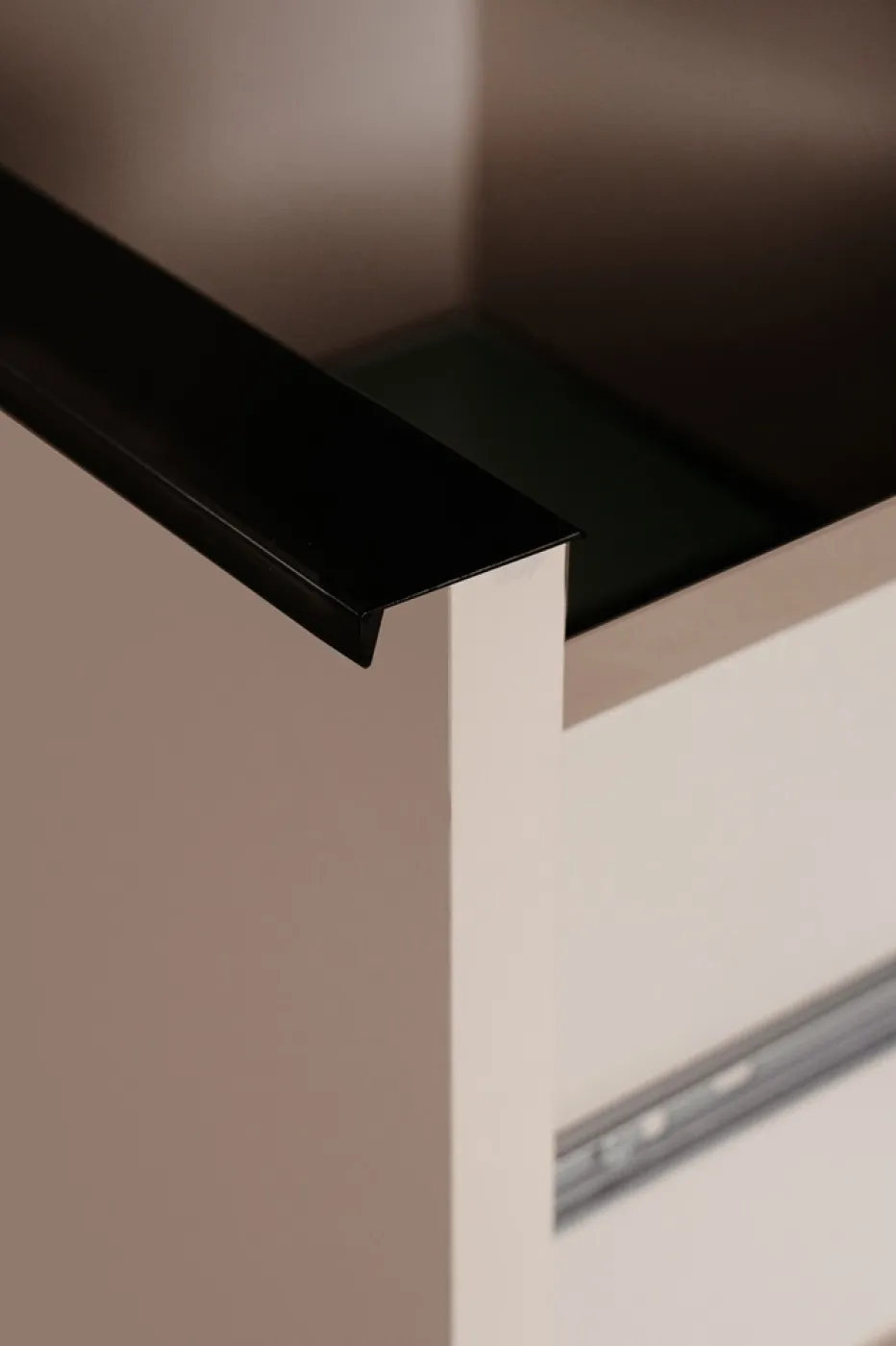 Kommode Sideboard Arona mit Schubkästen | sand / schwarz