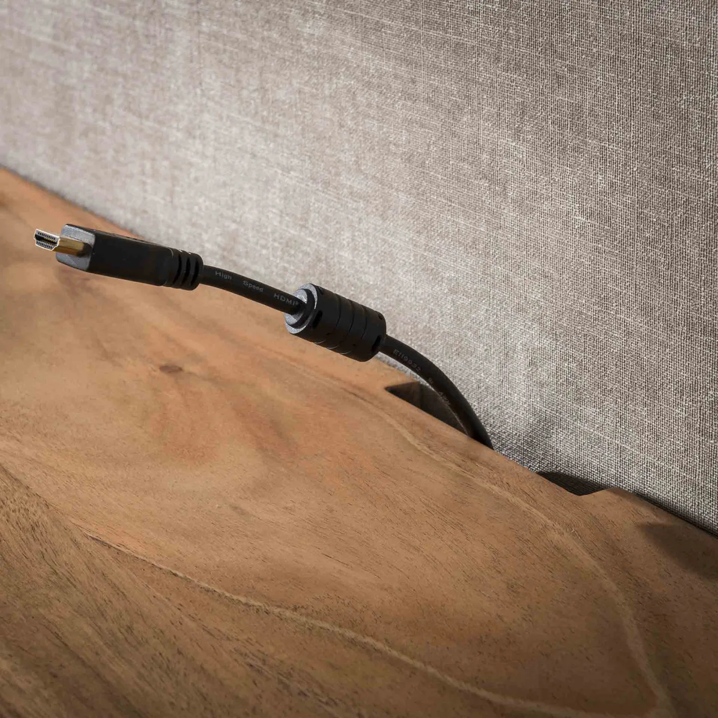 Lowboard TV-Schrank Levi | Akazie massiv | Lamellen | hängend | natur