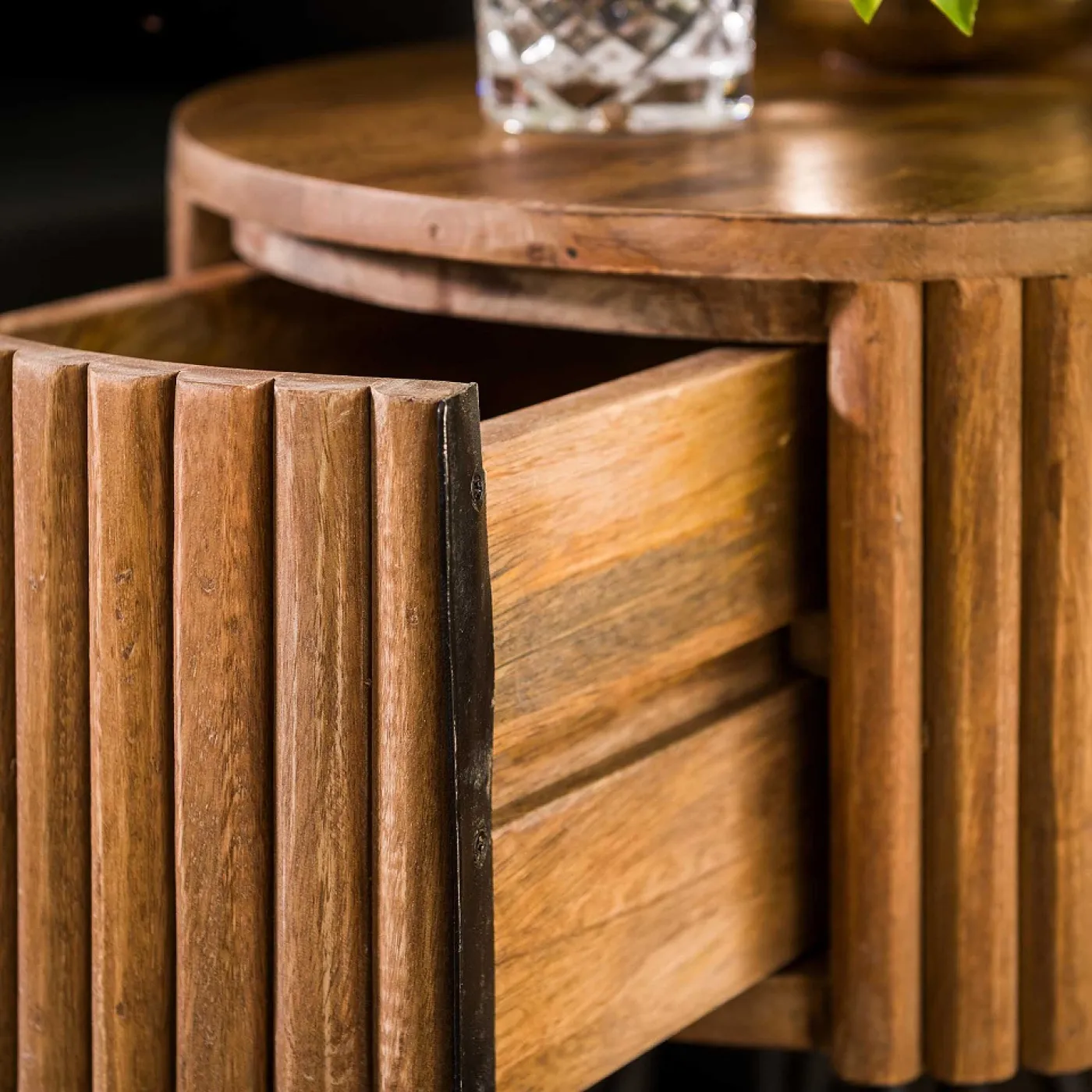 Nachttisch Dwina | rund | Mangoholz | Sandfarben