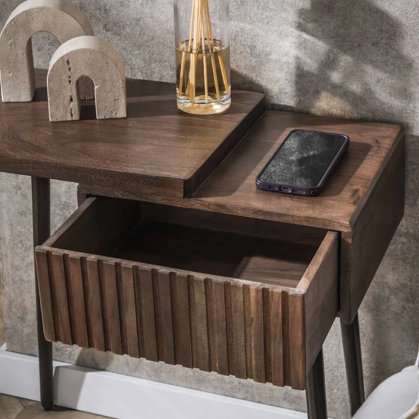 Nachttisch Galia | Stehend | Linksseitige Tischplatte | Akazie massiv | braun