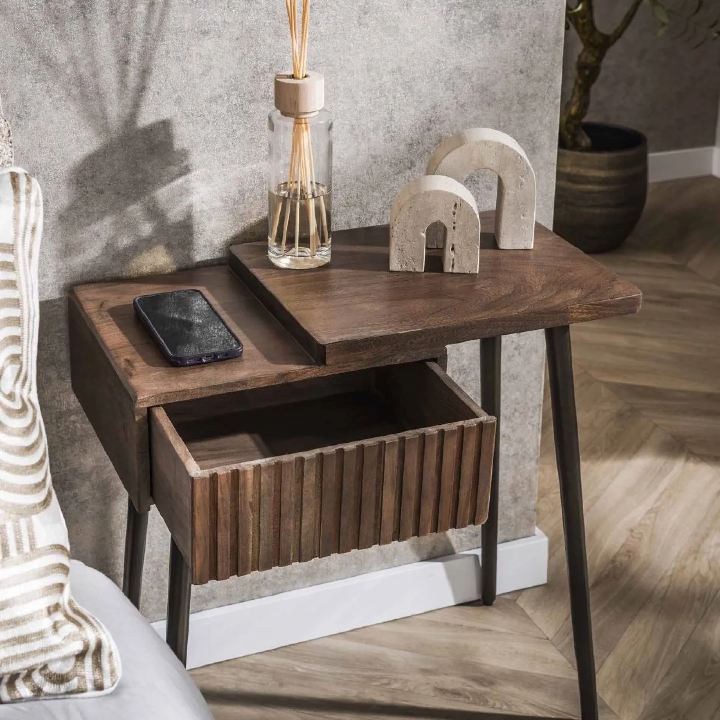 Nachttisch Galia | Stehend | Rechtsseitige Tischplatte | Akazie massiv | braun