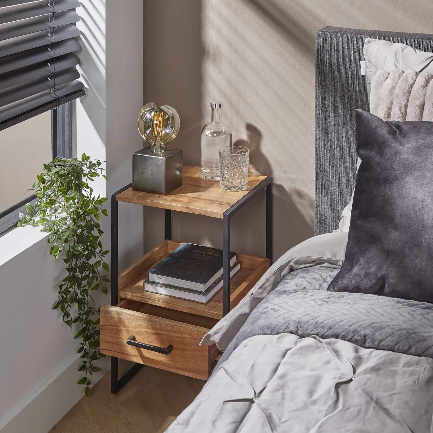 Nachttisch Hedi | mit Schubkasten | Akazie massiv | natur