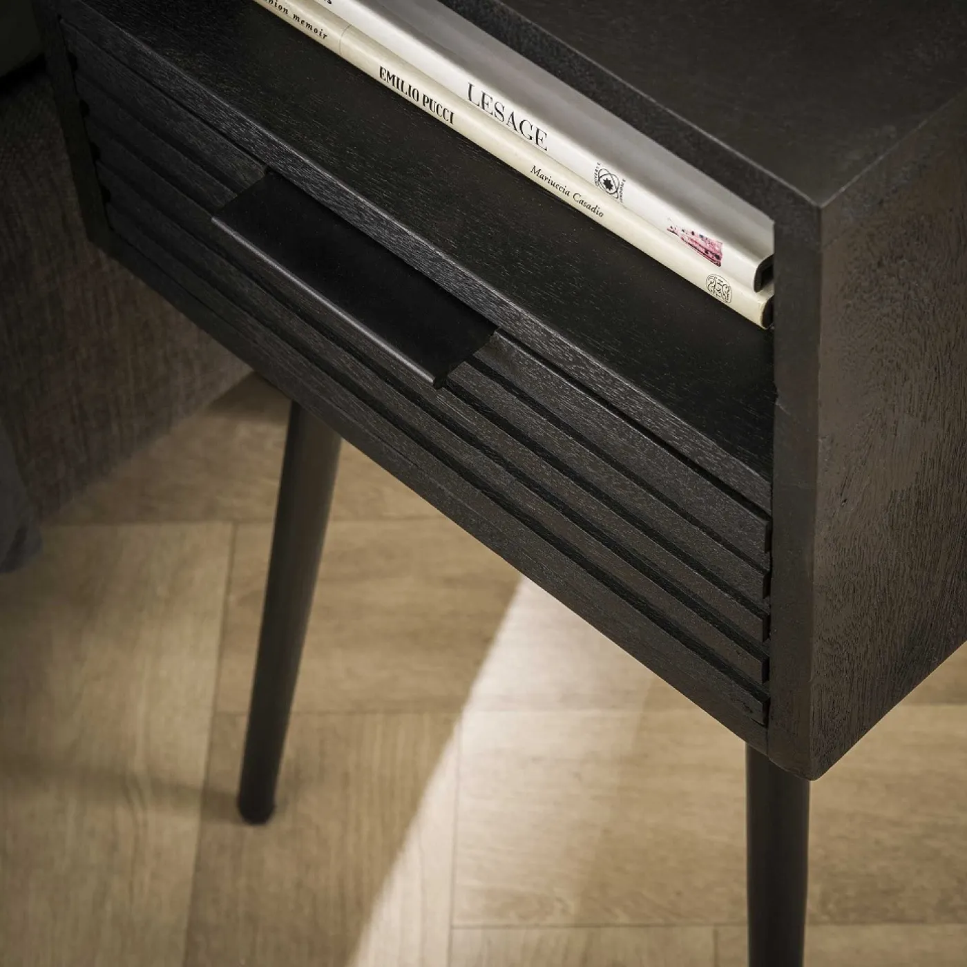 Nachttisch Loren | mit Schubkasten | Mango massiv | schwarz