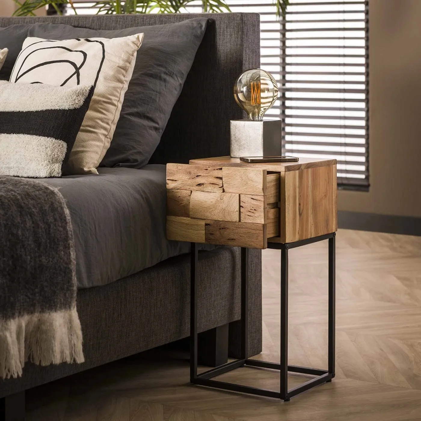 Nachttisch Mila 3 | mit Schubkasten | Akazie massiv | sandgestrahlt