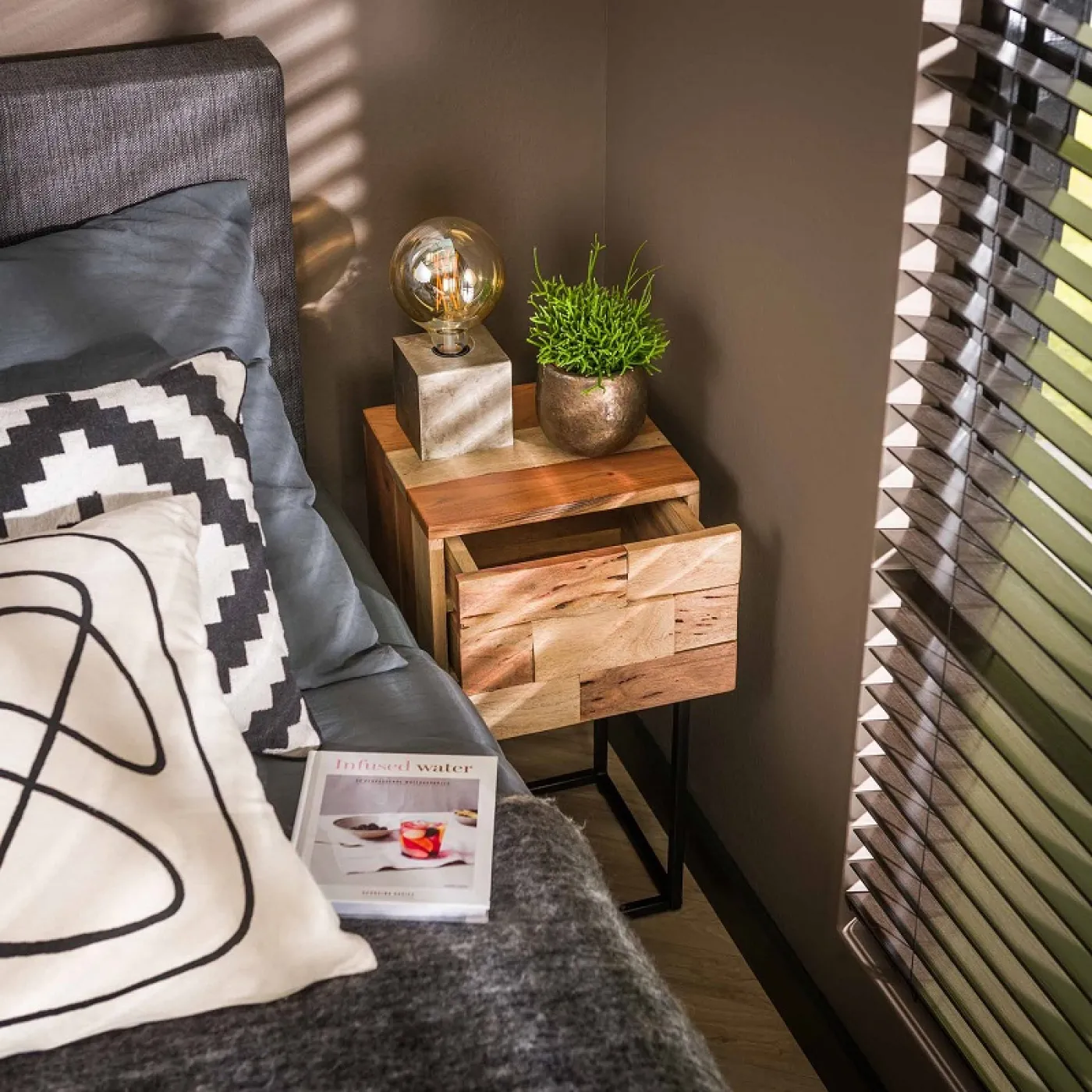 Nachttisch Mila 3 | mit Schubkasten | Akazie massiv | sandgestrahlt