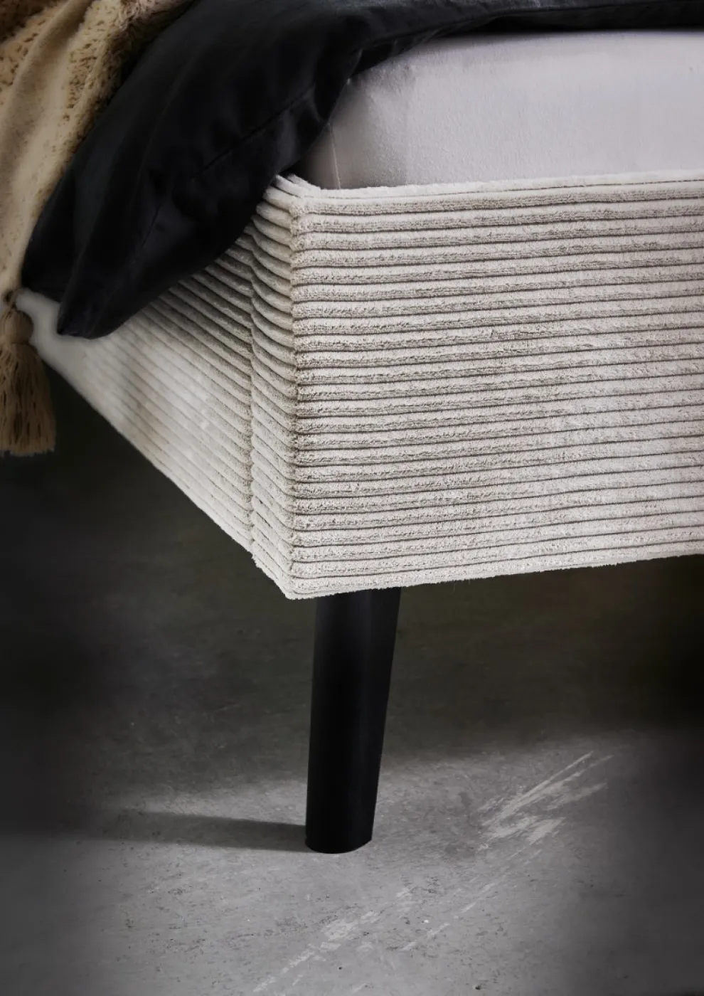 Polsterbett Avola | Cord | beige | 140 x 200 cm