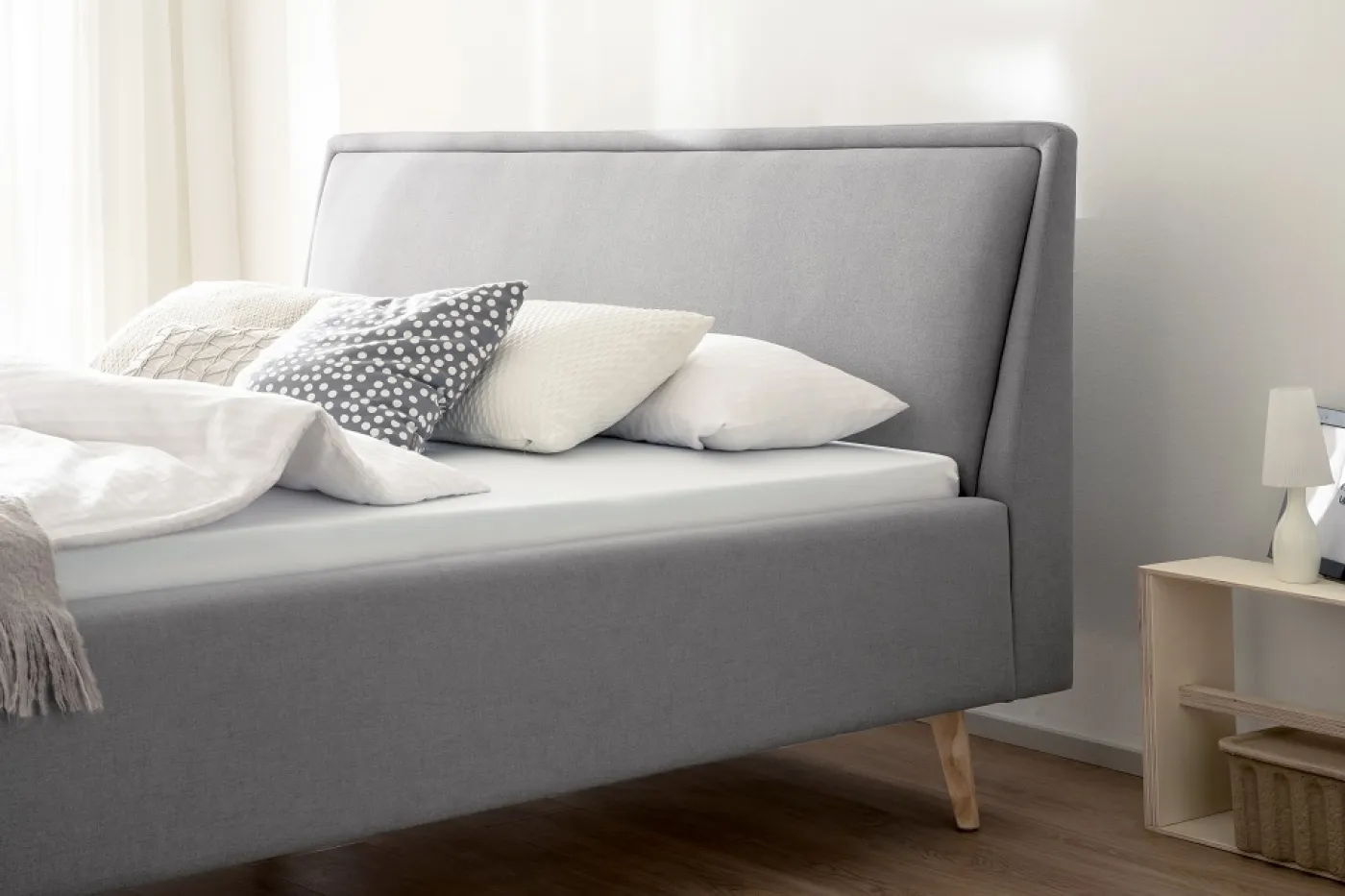 Polsterbett Frieda | hellgrau | 140 x 200 cm | ohne Lattenrost & Bettkasten