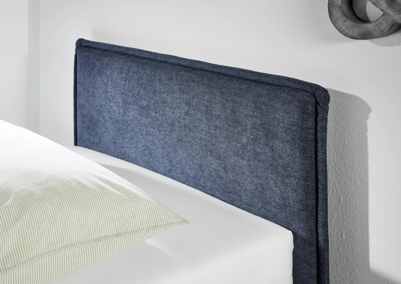 Polsterbett Fun | dunkelblau | 90 x 200 cm | ohne Rückenteil | mit Bettkasten | mit Matratze