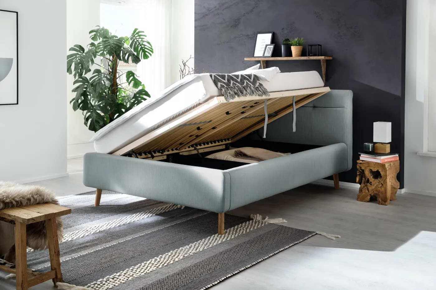 Polsterbett Lotte inkl. Bettkasten | eisblau | 140 x 200 cm