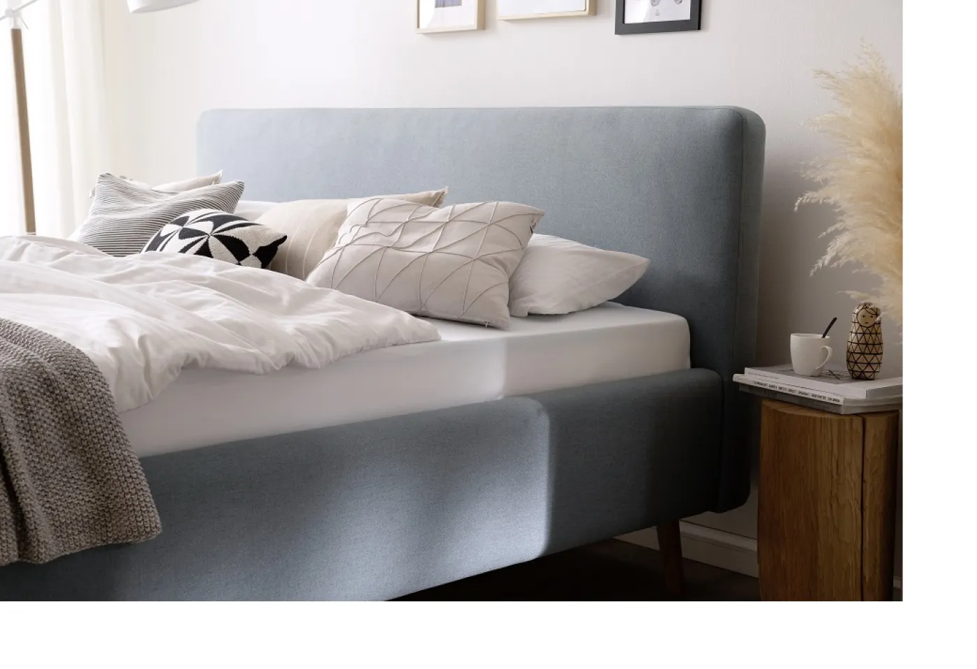 Polsterbett Mattis | eisblau | 140 x 200 cm | mit Lattenrost & Bettkasten