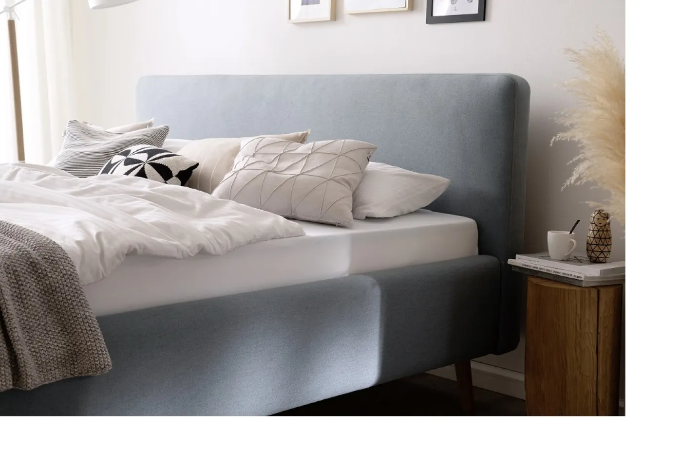 Polsterbett Mattis | eisblau | 160 x 200 cm | mit Lattenrost & Bettkasten