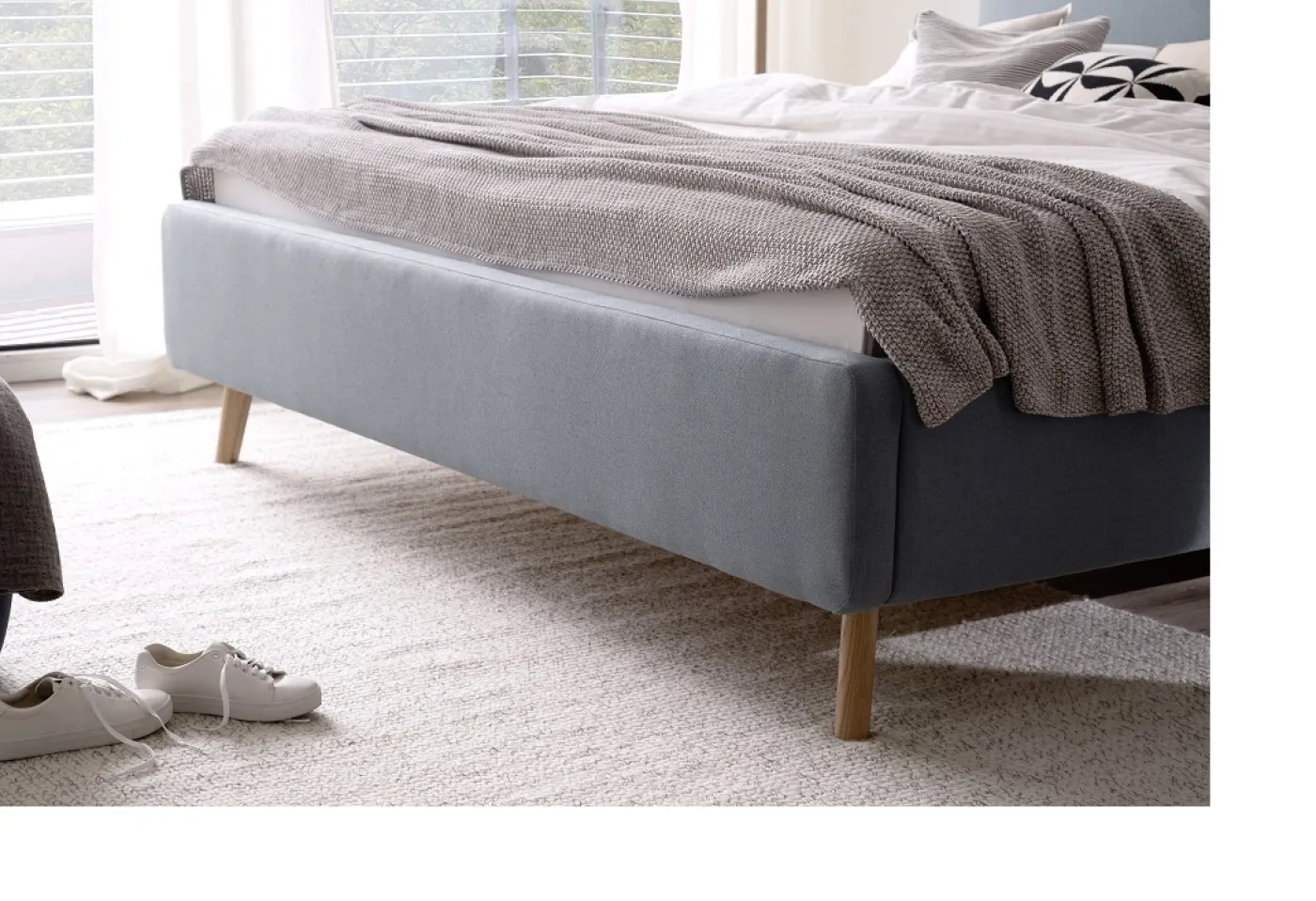 Polsterbett Mattis | eisblau | 180 x 200 cm | mit Lattenrost & Bettkasten