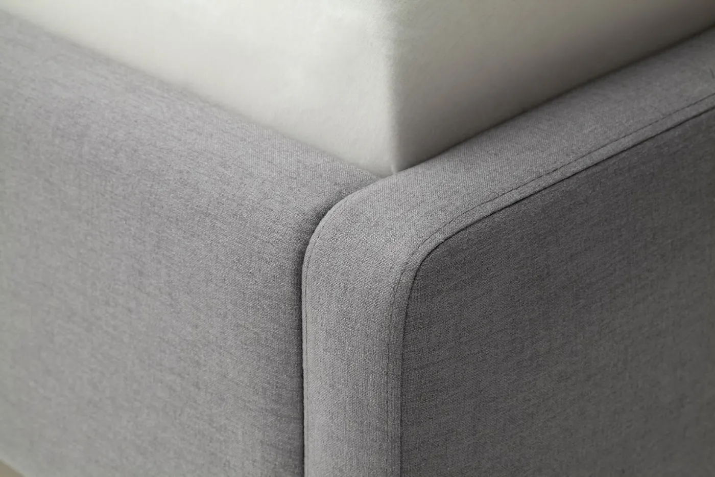 Polsterbett Mattis | hellgrau | 140 x 200 cm | mit Lattenrost & Bettkasten