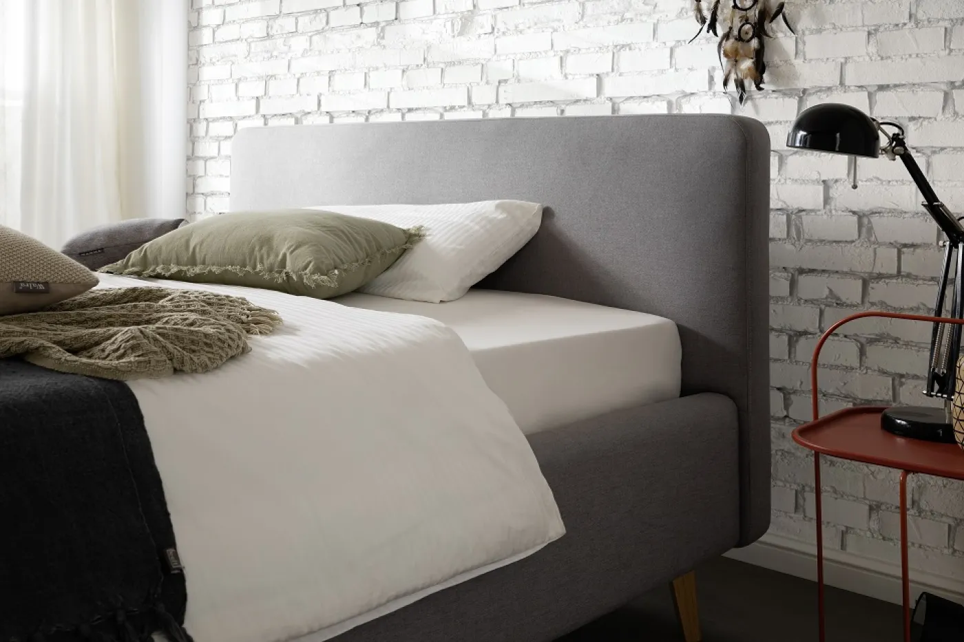 Polsterbett Mattis | hellgrau | 140 x 200 cm | ohne Lattenrost & Bettkasten