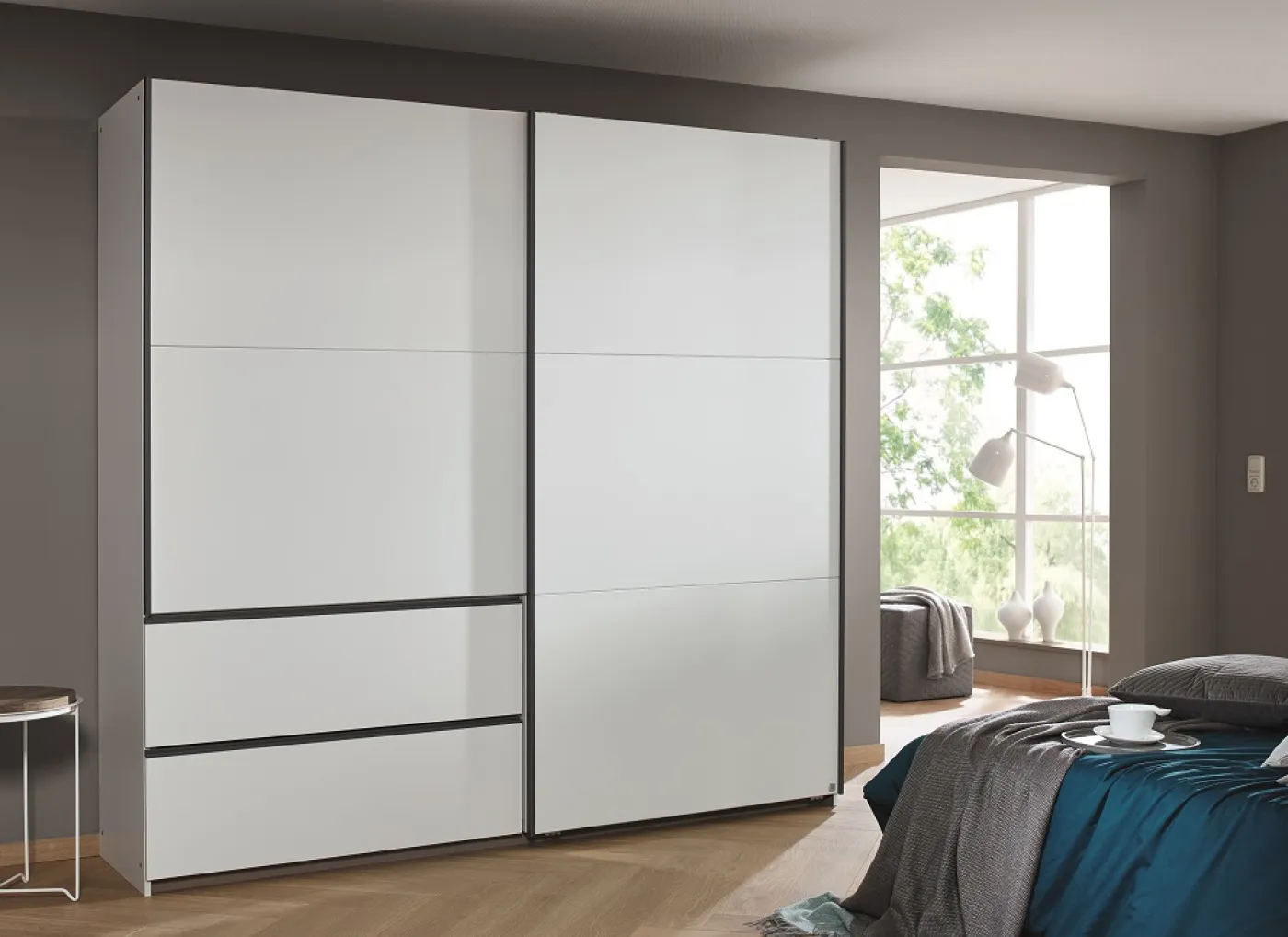 Schwebetürenschrank Sevilla | 2-türig | Alpinweiß Hochglanz / grau metallic | 218 x 210 x 59 cm