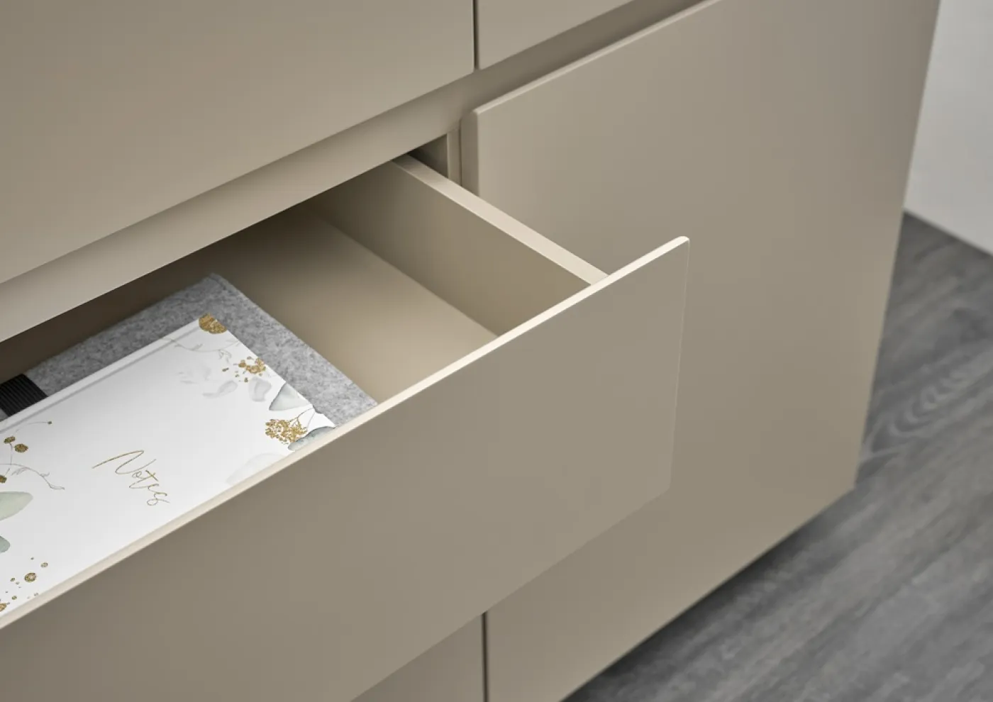 TV-Board Palamos | Akazie massiv | warmgrau | 173x57x40