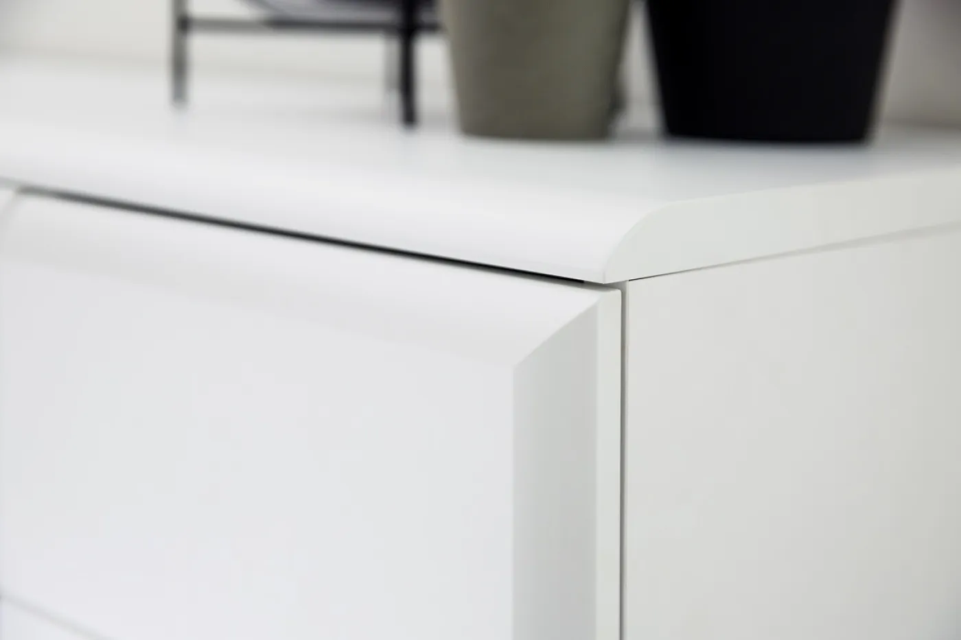 Vitrine Amora | weiß matt | mit LED Band. ca. 240 cm