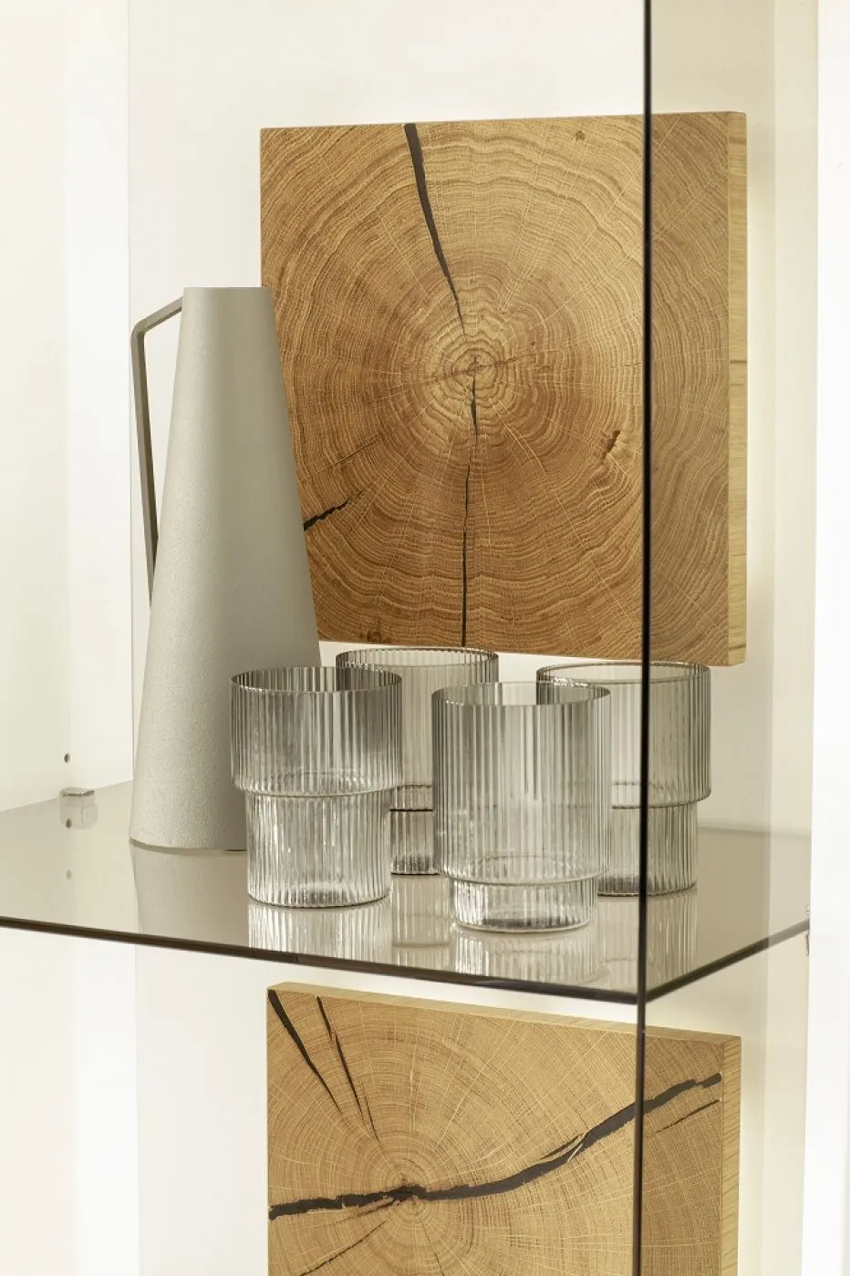 Vitrine Matadi | Soft white / Ast-Balkeneiche | ohne Beleuchtung