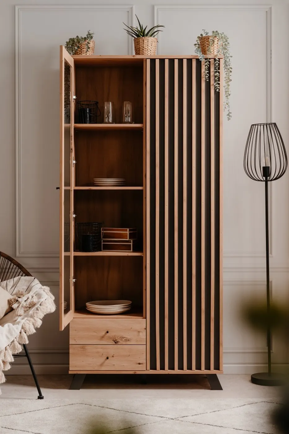 Vitrine Medan | mit 3D-Lamellen | Artisan Eiche / anthrazit