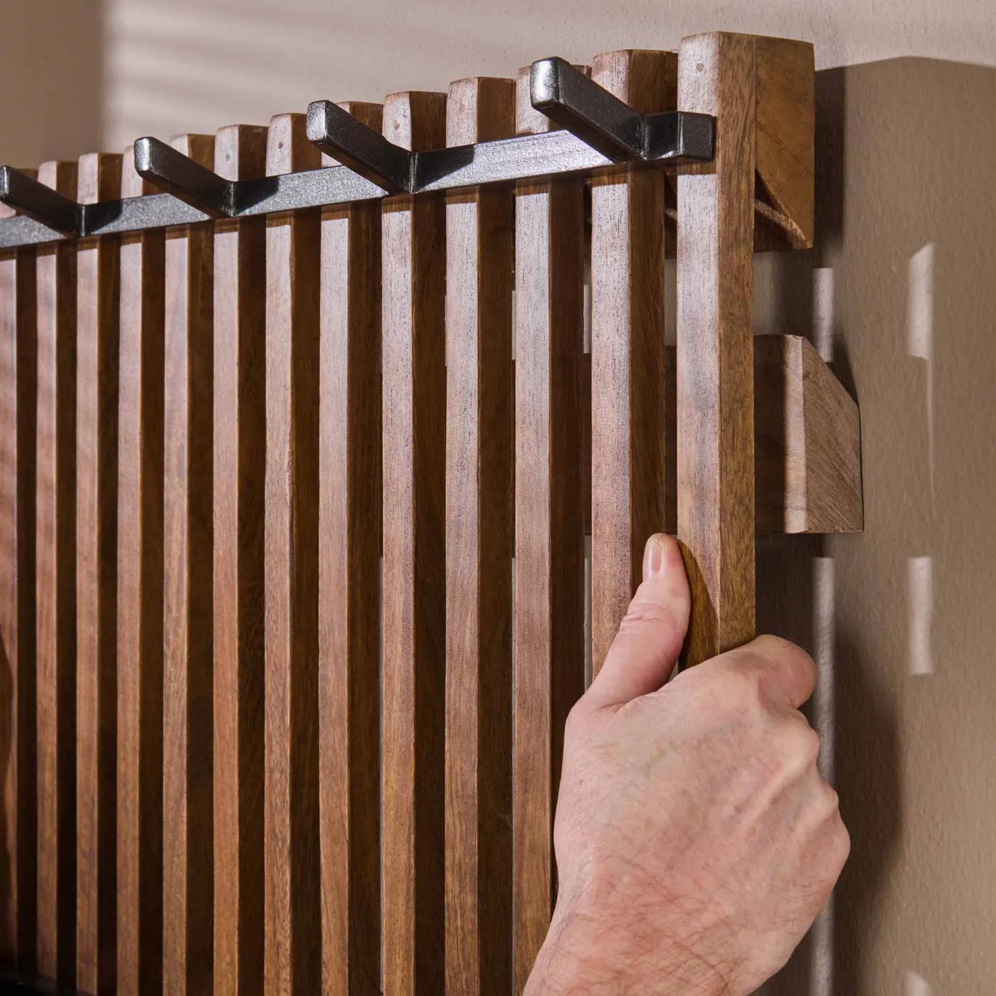 Wandgarderobe Garderobenpaneel Dwina | Mangoholz | Sandfarben