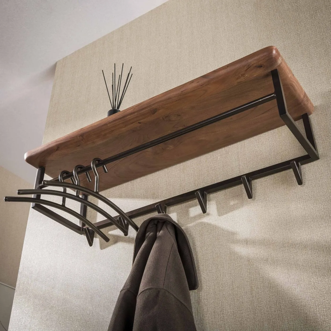 Wandgarderobe Garderobenpaneel Kes 2 mit Hutablage & 6 Haken | Akazie massiv | braun