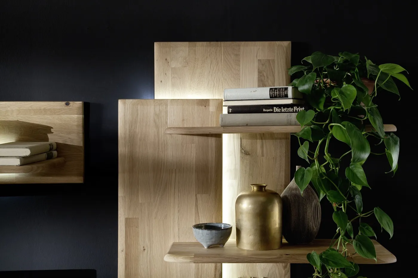 Wandregal Ravello | Balkeneiche Bianco | LED Beleuchtung mit 1er Set LED Band