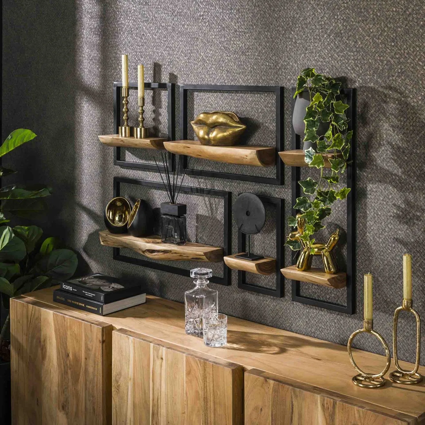 Wandregal Set Shani, 5-teilig, an der Wand montiert, mit Holzregalen und schwarzem Metallrahmen – Ansicht 6