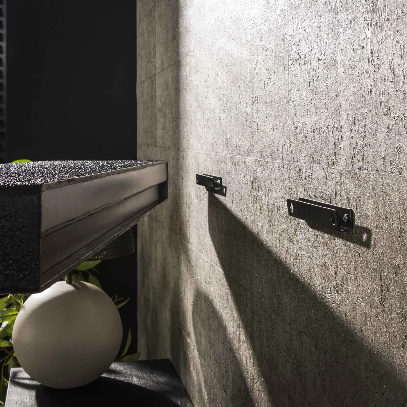 Wandregal Surabu | flüssiges Metall | grau | 150 cm