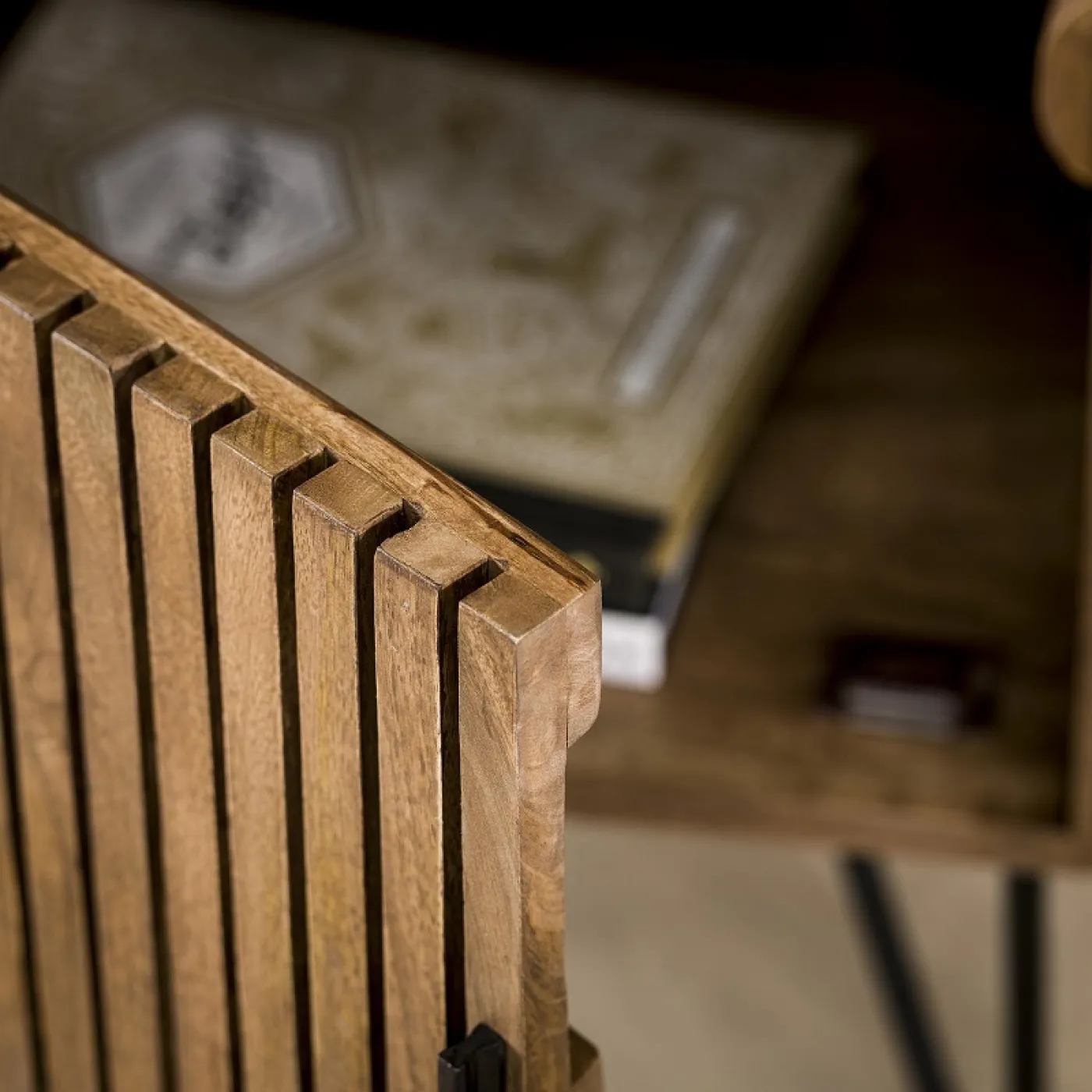 Weinschrank Dwina | Mangoholz | Sandfarben