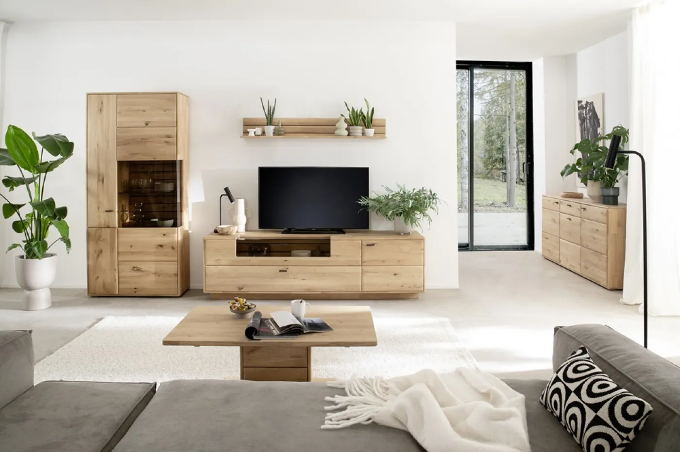 Wohnkombination 2 Girona | Ast / Balkeneiche | 3-teilig | mit Beleuchtung für Kombi-Vitrine & Wandboard