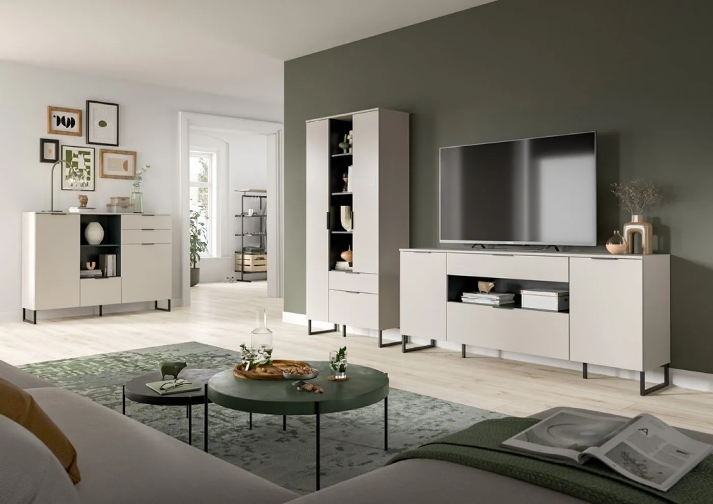Wohnkombination Noida 3, 2-teilig, Kaschmir, schwarz, im Wohnzimmer, Lowboard mit offenen Fächern und Vitrine mit Glastür – Ansicht 7
